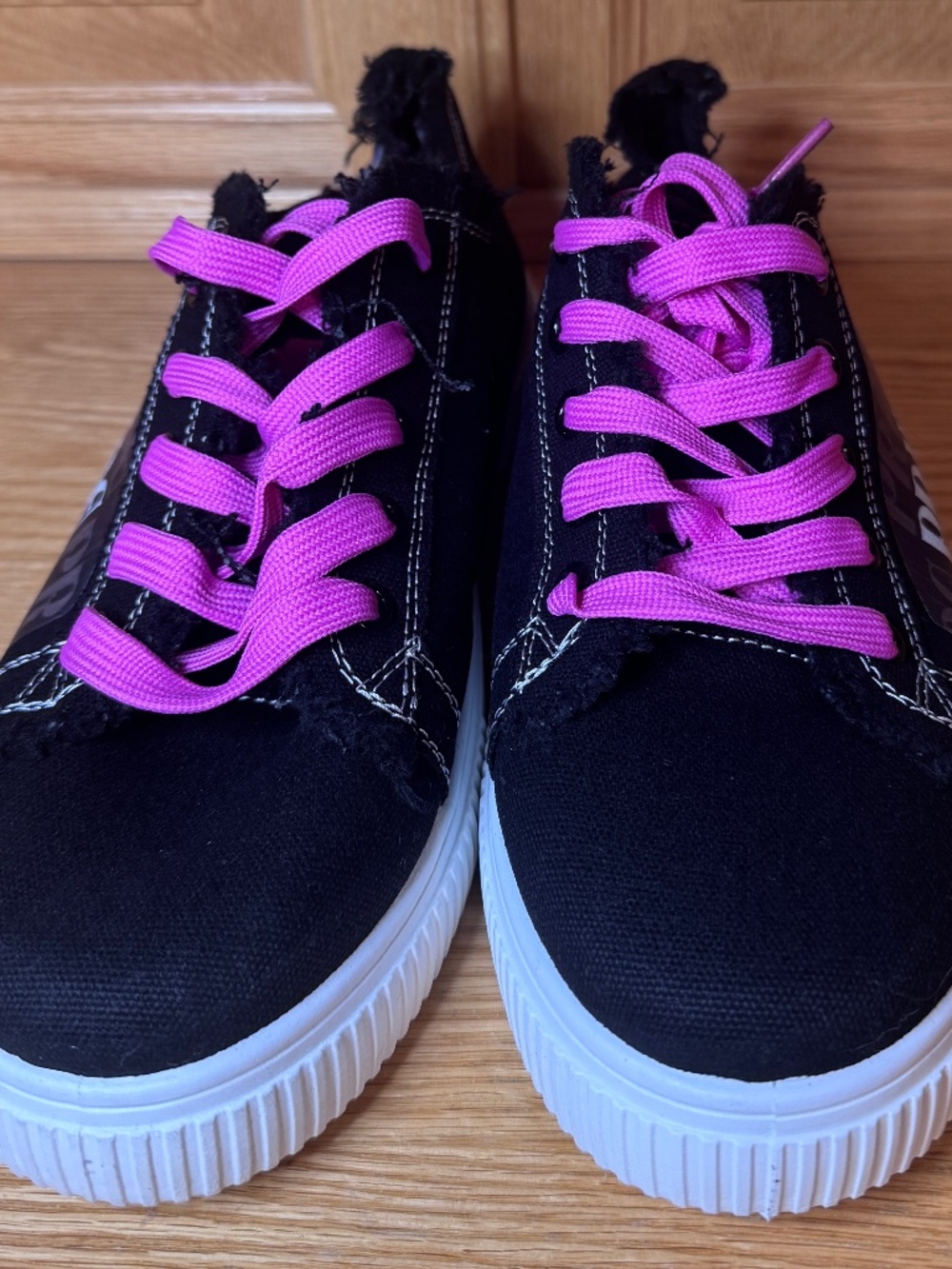 New Women's Sz 11.5 Flat Bottom Sneaker Classic Casual Comfortable UK 9.5 EUR 42